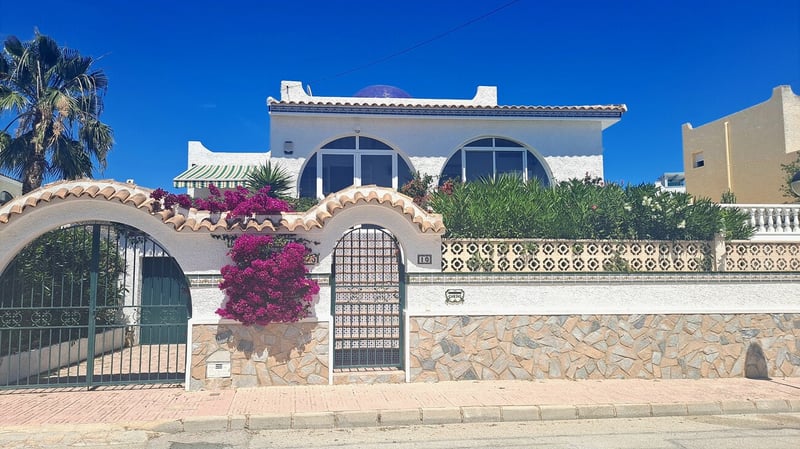 House in San Miguel de Salinas - view 1