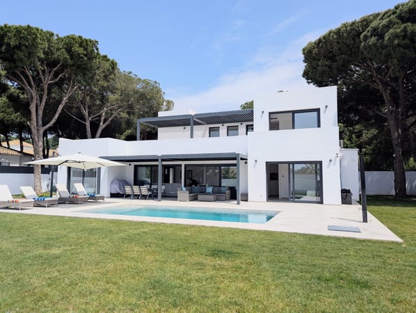Villa in Artola - view 1