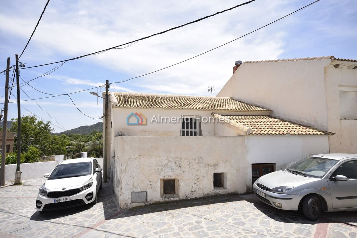 House in Oria - Image 3