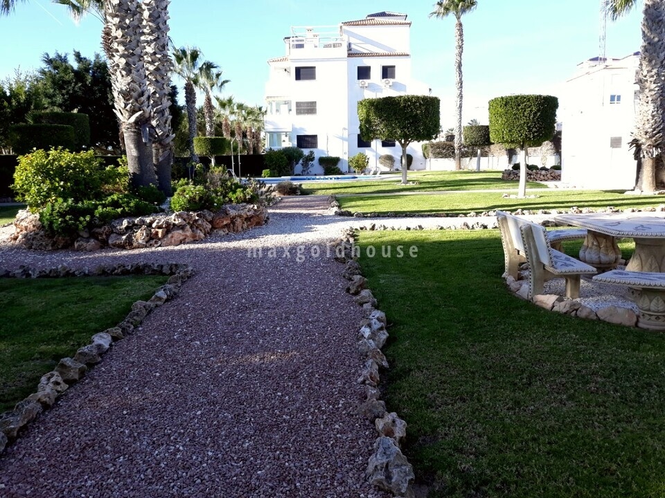 Apartment in Villamartin - Image 2
