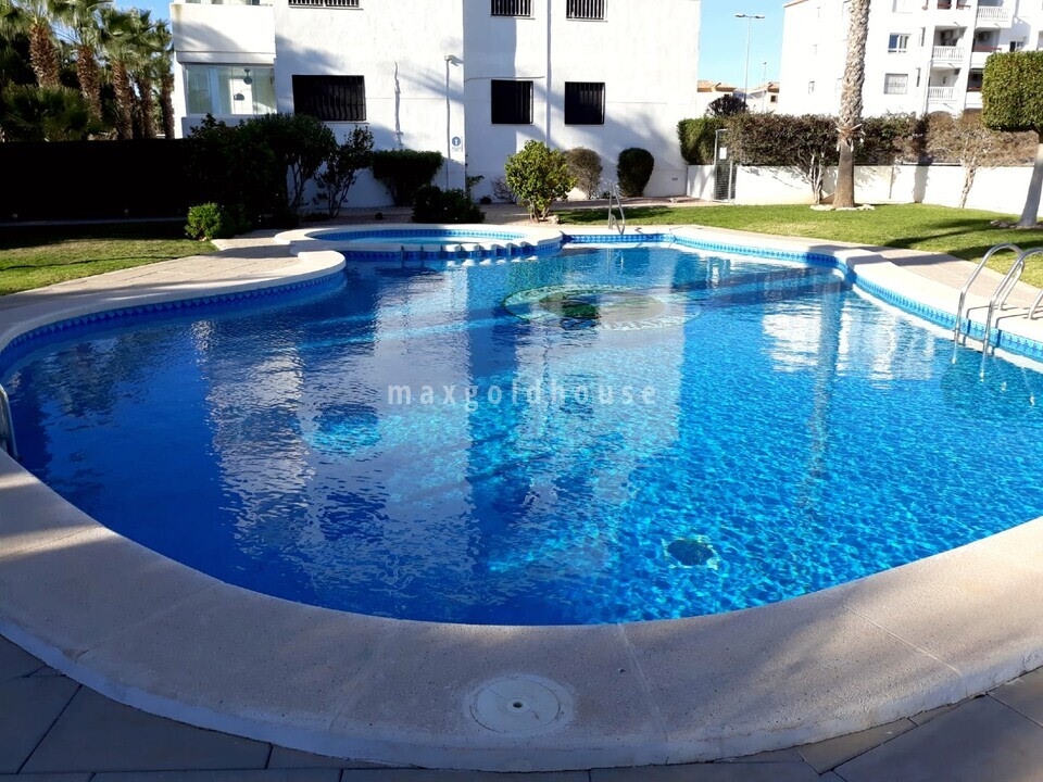 Apartment in Villamartin - Image 3