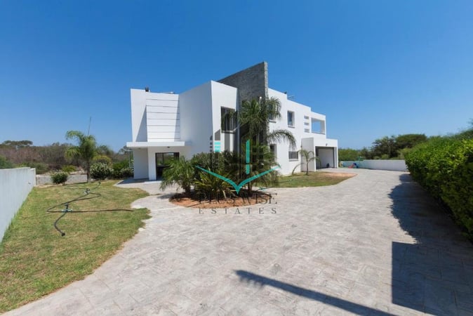 Villa in Paralimni - view 1