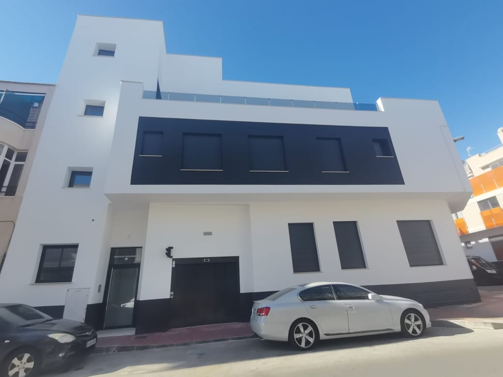 Apartment in Torrevieja - Image 2