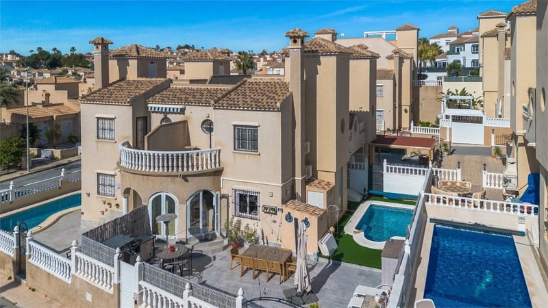 House in Villamartin - view 1