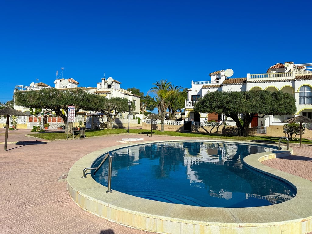 Apartment in Villamartin - Image 3