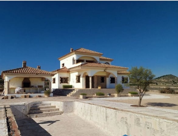 House in Pinoso - view 1