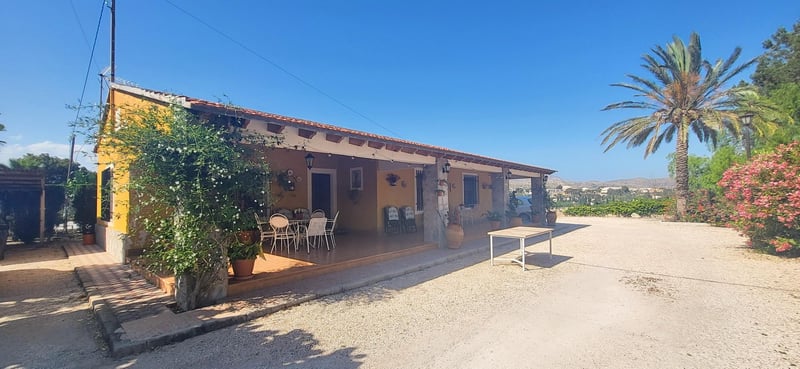 House in Novelda - view 1