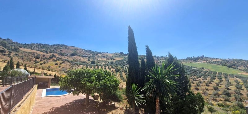 House in Villanueva de la Concepcion - view 1