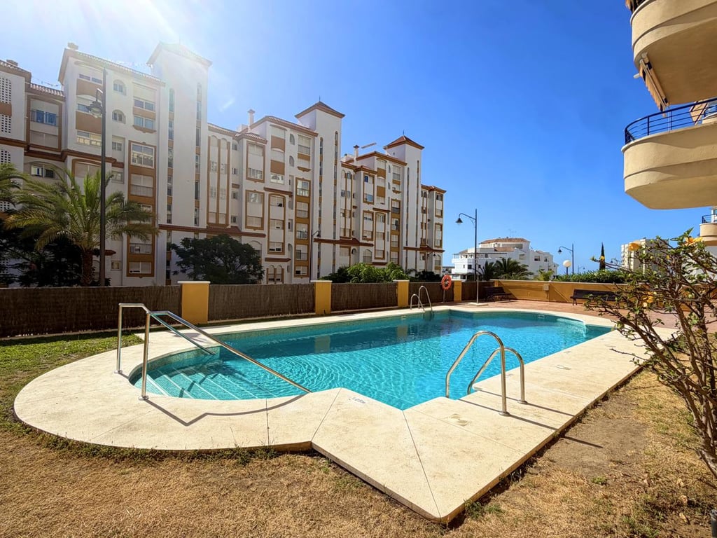 Apartment in Estepona - Image 3