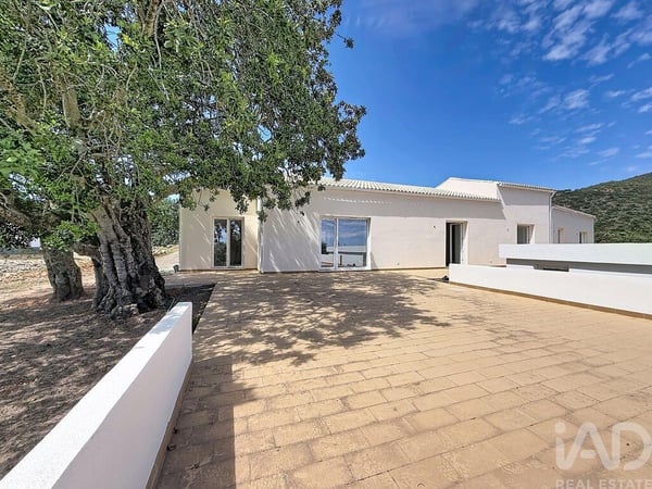House in Vale da Rosa - view 1