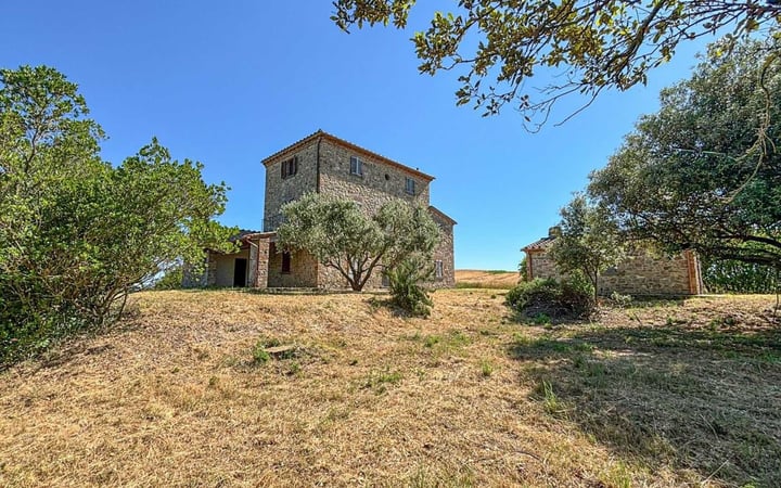 House in Mecucciami - view 1