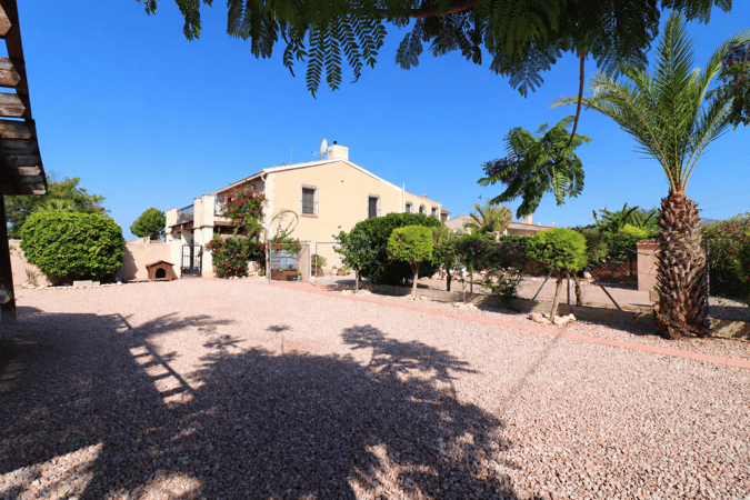 House in Albatera - view 1