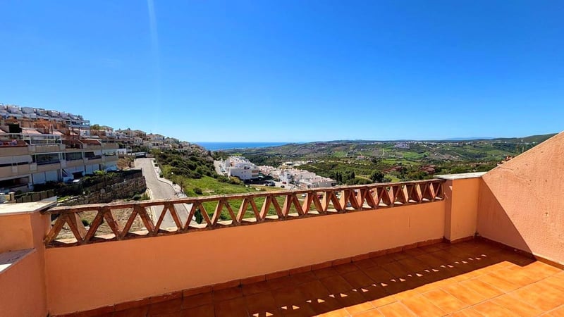 Penthouse in Casares - view 1