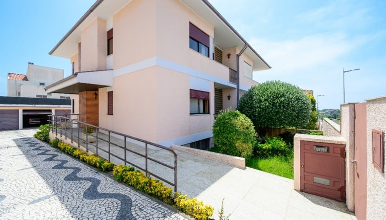 House in Madalena - view 1