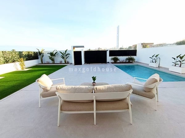 Villa in Benijofar - view 1