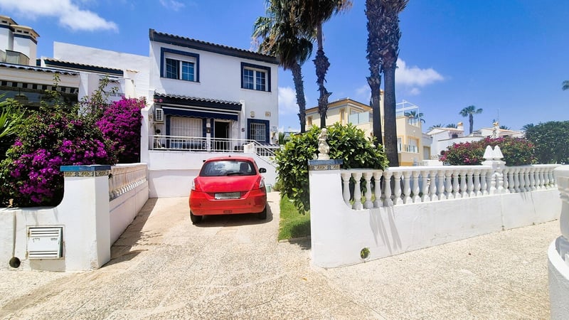 House in Villamartin - view 1
