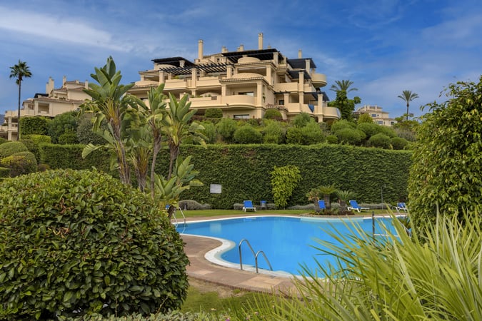 Apartment in Benahavis - view 1