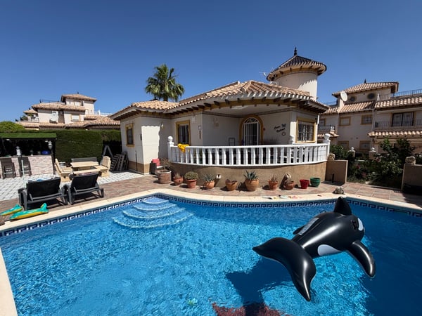 House in Villamartin - view 1