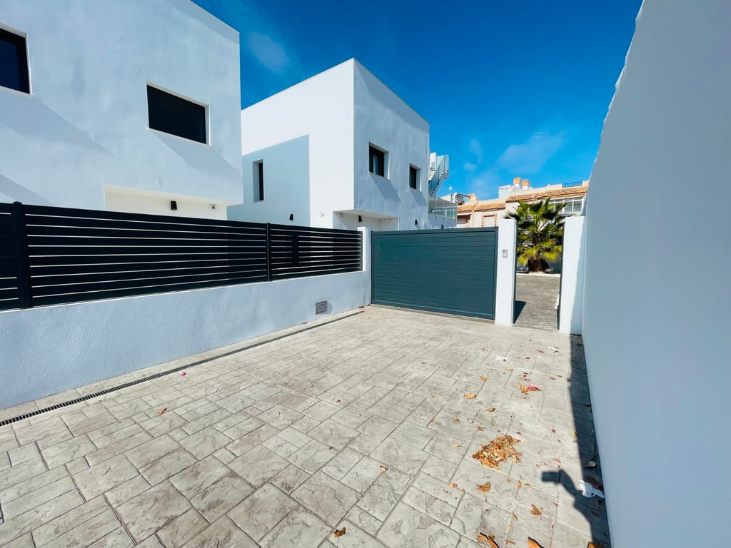 House in Torrevieja - Image 2