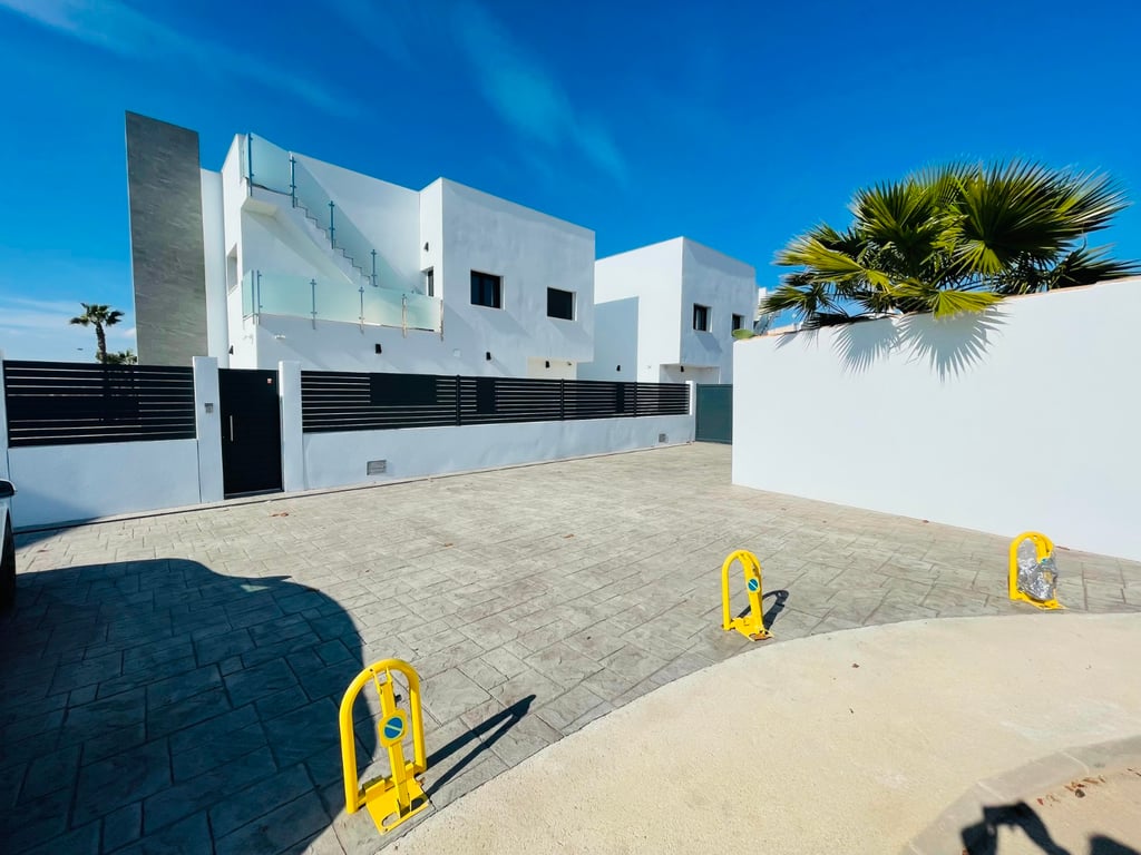 House in Torrevieja - Image 3