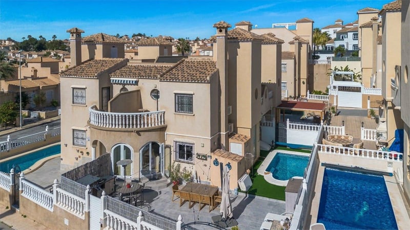 House in Villamartin - view 1