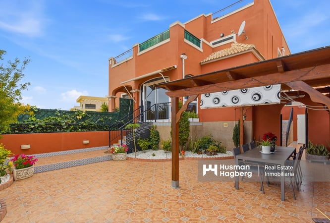 House in Los Montesinos - view 1
