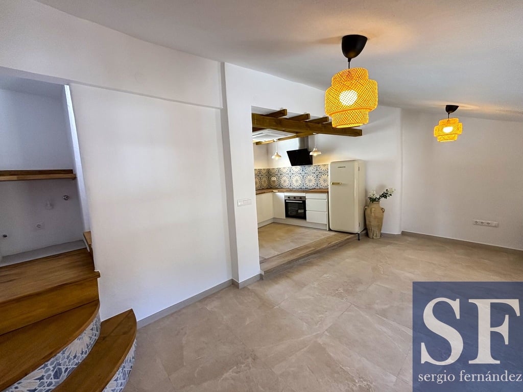 House in Salares - Image 3