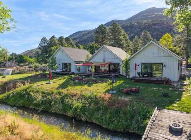 House in La Plata County - view 1