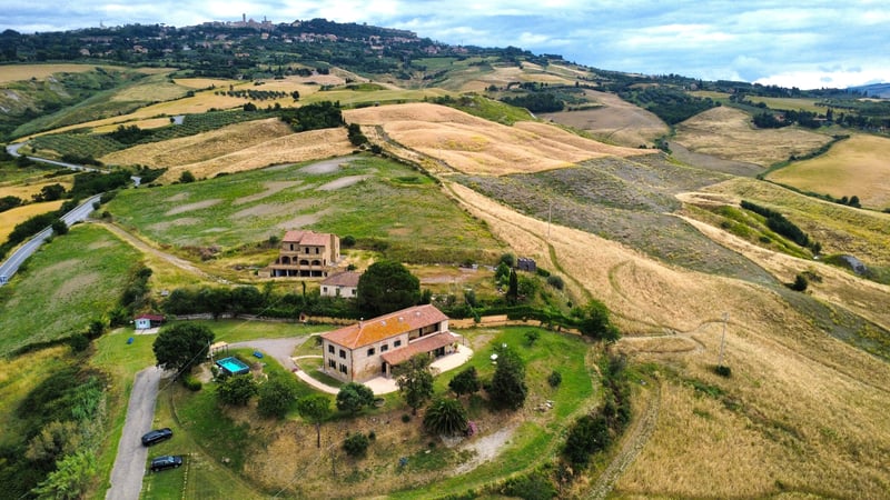 House in Volterra - view 1