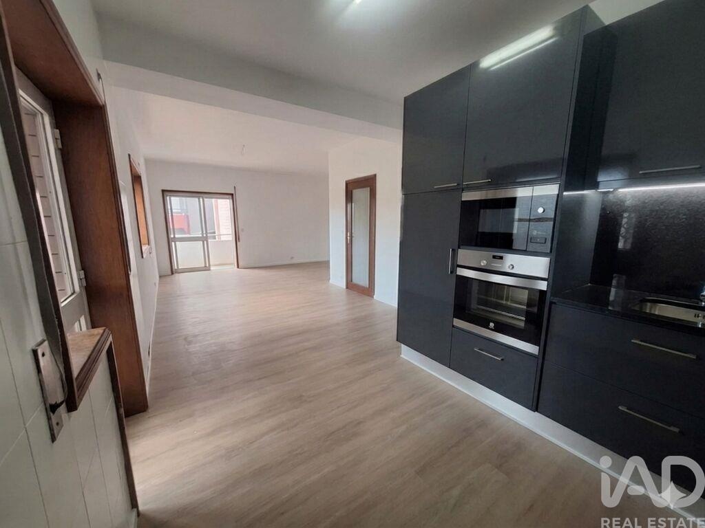 Apartment in Baguim do Monte - Image 2