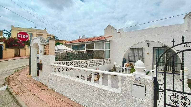 House in Villamartin - view 1