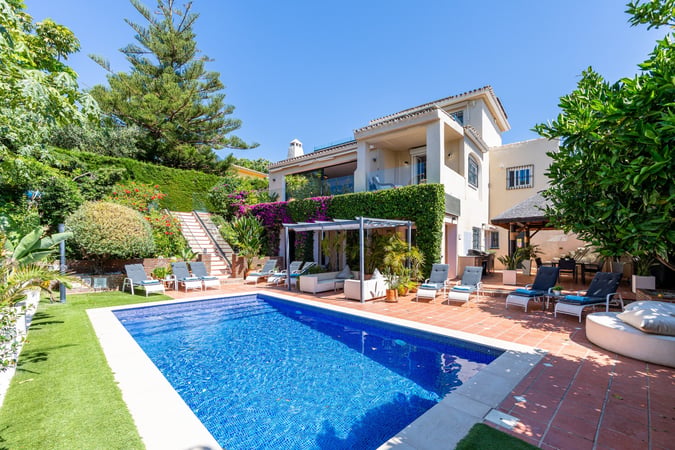 Villa in Sitio de Calahonda - view 1