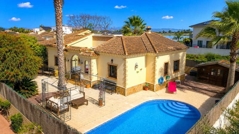 Villa in Los Palacios - view 1