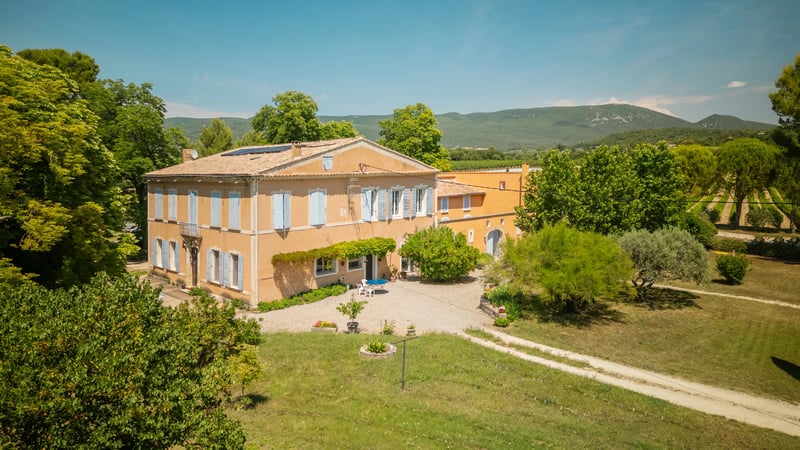 House in Apt - view 1