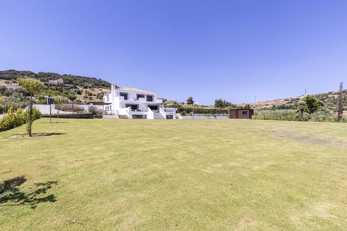 Villa in Casares - view 1