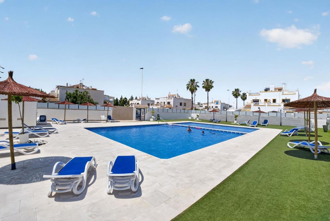 Apartment in Torrevieja - Image 2