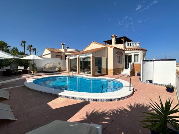 Villa in San Miguel de Salinas - view 1