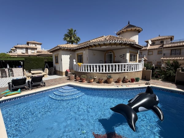 Villa in Villamartin - view 1