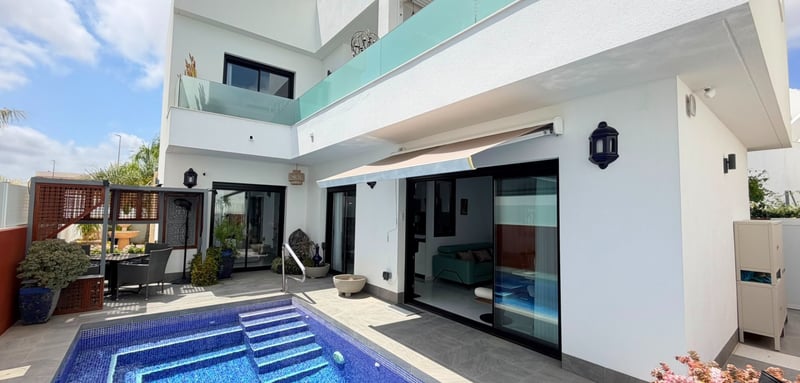 House in Los Montesinos - view 1