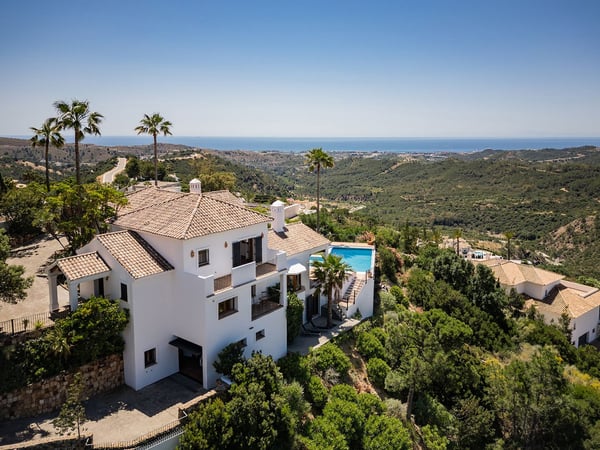 Villa in Benahavis - view 1