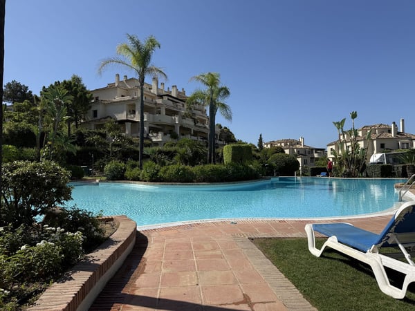 Apartment in Benahavis - view 1