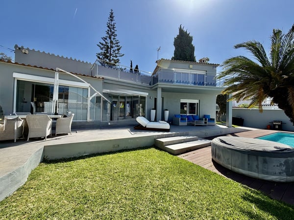 Villa in Cabopino - view 1