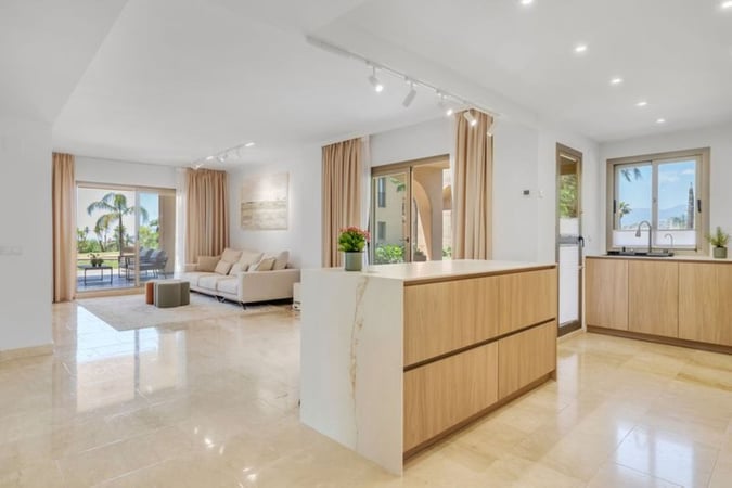 Apartment in Benahavis - view 1