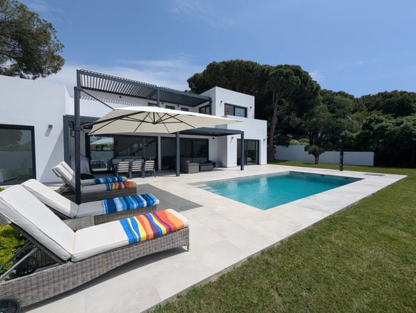 Villa in Artola - view 1