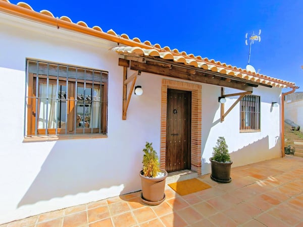 Villa in El Faro - view 1