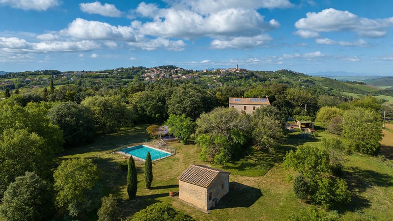 House in Pomarance - view 1