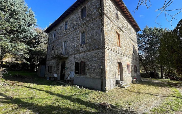 House in Parrano - view 1