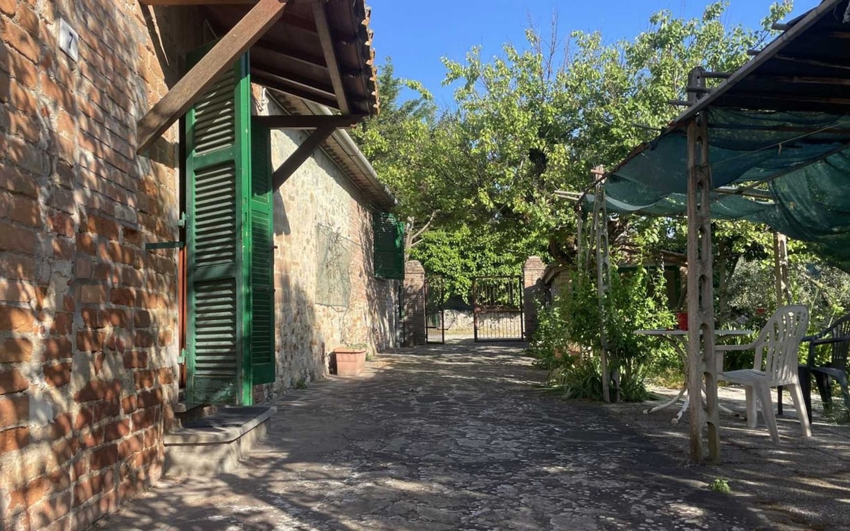 House in Colle - Image 2