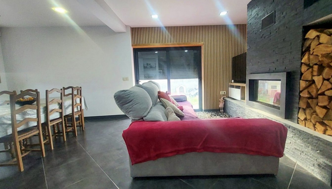 House in Alvaraes - Image 3