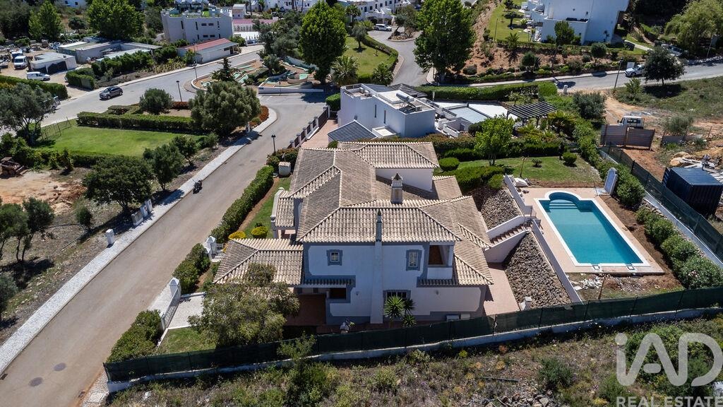 House in Oura - Image 3